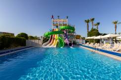 MIRACLE RESORT Pools & Beach